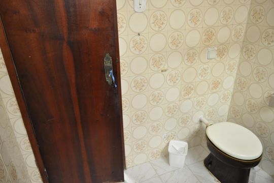 Banheiro de casa de condomínio para alugar com 2 quartos, 83m² em Todos Os Santos, Rio de Janeiro