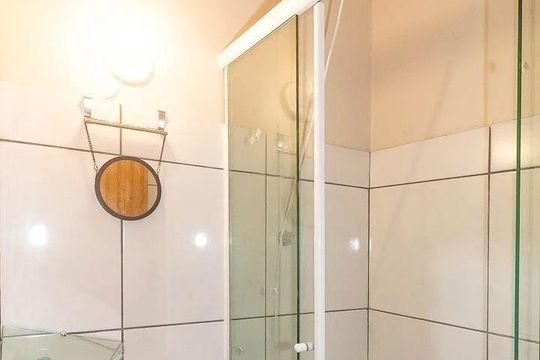 Banheiro de apartamento para alugar com 1 quarto, 20m² em Centro Histórico, Porto Alegre