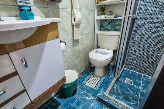 Banheiro  de casa à venda com 1 quarto, 53m² em Rocha Miranda, Rio de Janeiro