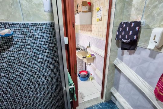 Banheiro  de casa à venda com 1 quarto, 53m² em Rocha Miranda, Rio de Janeiro