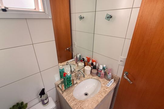 Banheiro da Suíte de apartamento à venda com 2 quartos, 62m² em Parque Amazonia, Goiânia