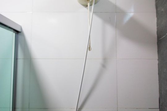 Banheiro de casa de condomínio para alugar com 2 quartos, 80m² em Setor Habitacional Vicente Pires, Brasília
