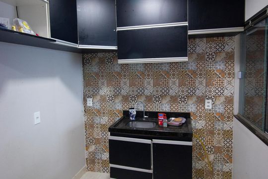 Cozinha de casa de condomínio para alugar com 2 quartos, 80m² em Setor Habitacional Vicente Pires, Brasília