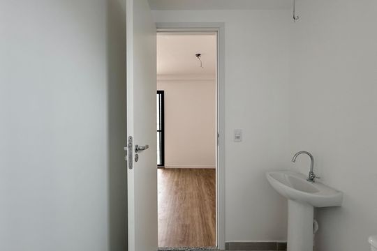 Banheiro  de kitnet/studio para alugar com 1 quarto, 25m² em Jardim das Acacias, São Paulo