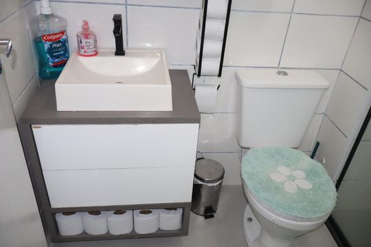 Banheiro de apartamento para alugar com 2 quartos, 40m² em Cidade Satelite Santa Barbara, São Paulo