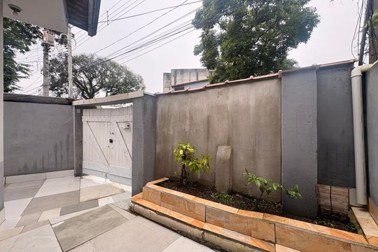 Quintal  de casa para alugar com 1 quarto, 60m² em Parque Oratório, Santo André
