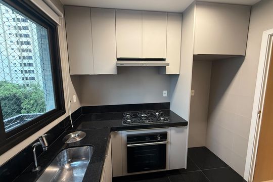 cozinha de apartamento para alugar com 3 quartos, 74m² em Lourdes, Belo Horizonte