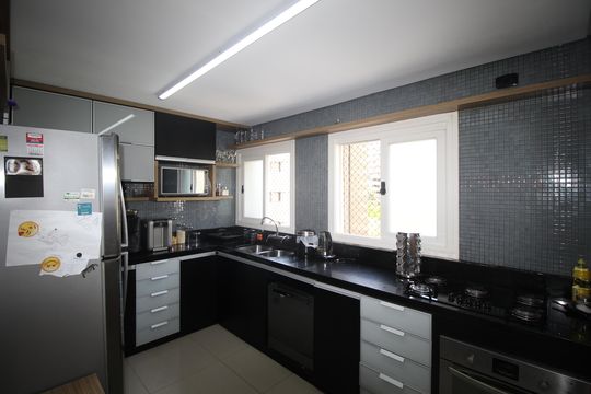 Cozinha de apartamento à venda com 3 quartos, 139m² em Auxiliadora, Porto Alegre