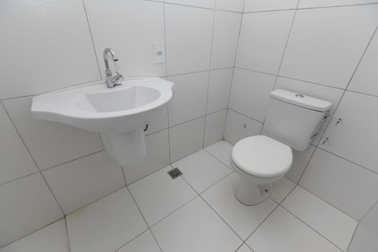BANHEIRO QUARTO Nº 4 - SUITE de casa de condomínio para alugar com 5 quartos, 280m² em Loteamento Alphaville Campinas, Campinas