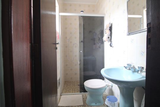 Banheiro da suíte de casa à venda com 2 quartos, 124m² em Vila Marari, São Paulo