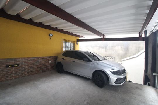 Garagem de casa à venda com 2 quartos, 124m² em Vila Marari, São Paulo