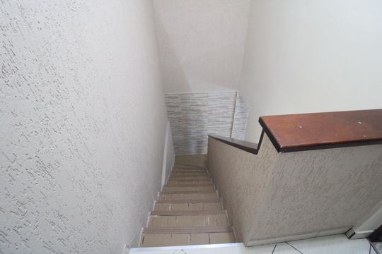 Escada de casa à venda com 2 quartos, 124m² em Vila Marari, São Paulo