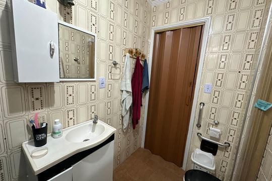 Banheiro de apartamento para alugar com 1 quarto, 52m² em Itararé, São Vicente