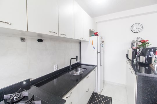 Cozinha de apartamento para alugar com 2 quartos, 54m² em Jardim do Líbano, Barueri