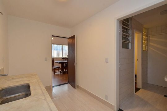 Cozinha de apartamento à venda com 3 quartos, 98m² em Sion, Belo Horizonte