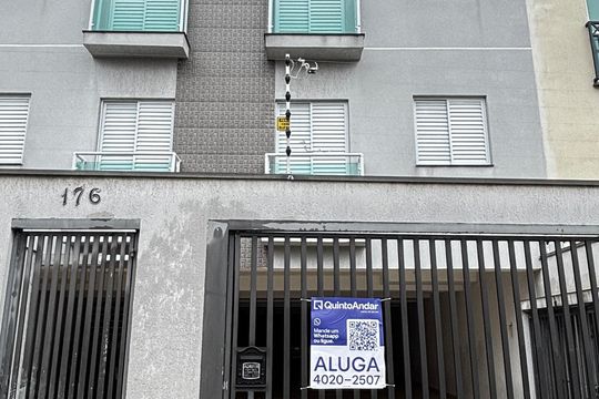 Fachada de apartamento para alugar com 2 quartos, 43m² em Vila Linda, Santo André