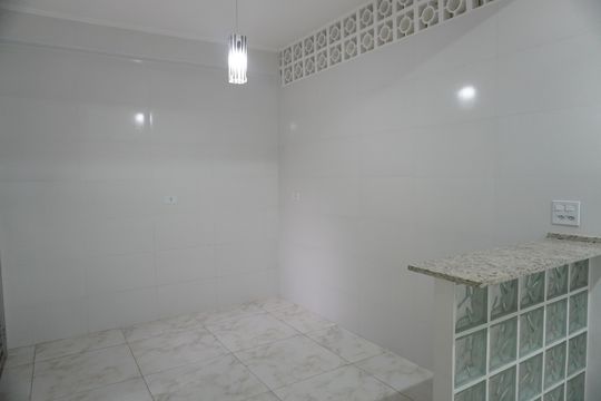 Casa para alugar com 2 quartos, 60m² em Jardim das Camelias, São Paulo