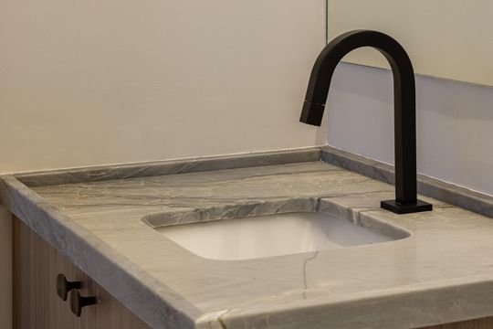 Banheiro de apartamento para alugar com 1 quarto, 26m² em Vila Nova Conceição, São Paulo