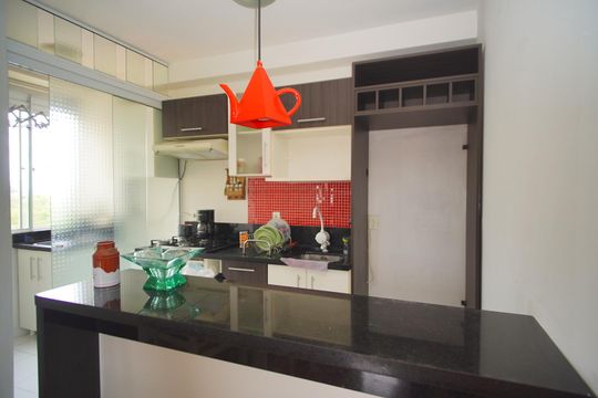 Cozinha de apartamento à venda com 2 quartos, 43m² em Rubem Berta, Porto Alegre