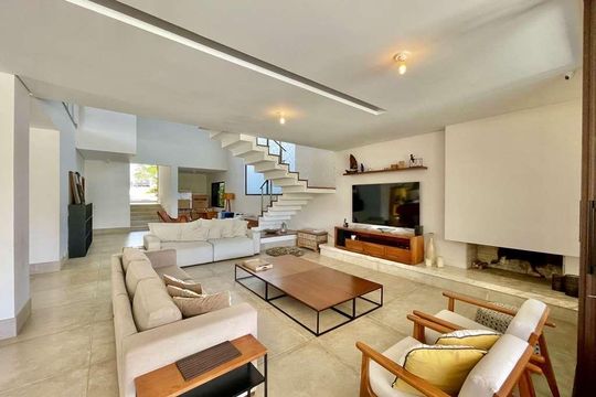 Casa de Condomínio para alugar com 3 quartos, 772m² em Rio Cotia, Cotia