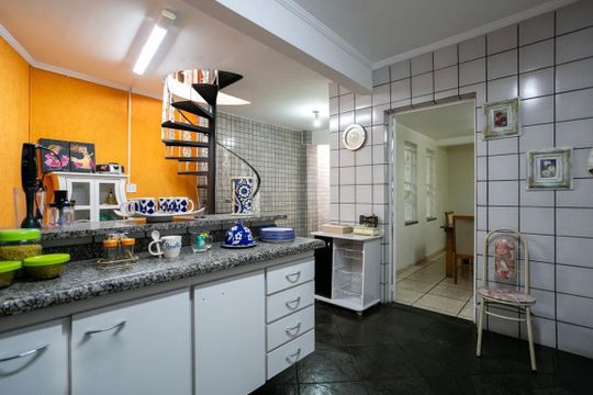 Cozinha de casa para alugar com 3 quartos, 223m² em Jardim São Paulo, São Paulo