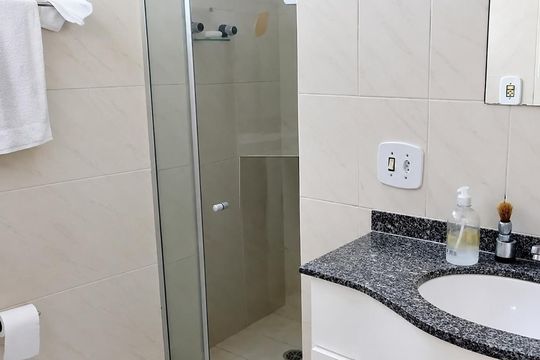 Banheiro 2 de casa para alugar com 3 quartos, 223m² em Jardim São Paulo, São Paulo