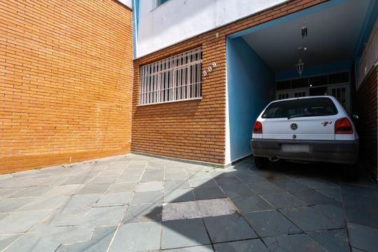 Garagem de casa para alugar com 3 quartos, 223m² em Jardim São Paulo, São Paulo