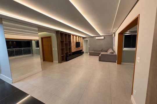Apartamento à venda com 3 quartos, 171m² em Jardim Cláudia, São Paulo
