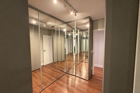 Closet de apartamento à venda com 3 quartos, 171m² em Jardim Cláudia, São Paulo