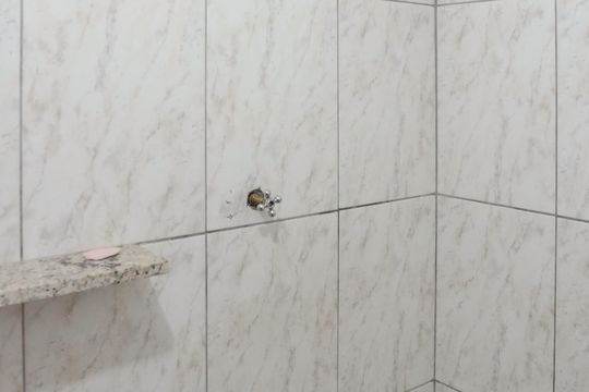 banheiro de casa para alugar com 1 quarto, 90m² em Parque Grajau, São Paulo