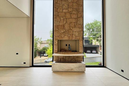 Sala  de casa de condomínio à venda com 5 quartos, 834m² em Alphaville, Santana de Parnaíba