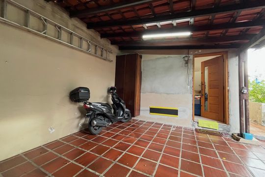 Garagem de casa à venda com 2 quartos, 90m² em Vila Imperio, São Paulo