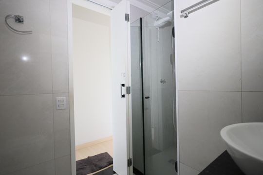 Banheiro de apartamento à venda com 2 quartos, 58m² em Vila Yara, Osasco