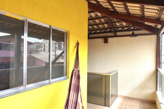 Varanda de casa para alugar com 3 quartos, 90m² em Vila Universal, Contagem