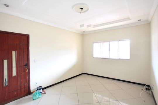 Casa para alugar com 3 quartos, 90m² em Vila Universal, Contagem