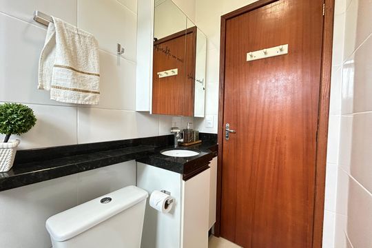 Banheiro de apartamento para alugar com 3 quartos, 80m² em Campeche Central, Florianópolis
