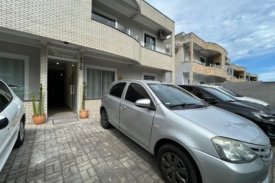 Garagem de apartamento para alugar com 3 quartos, 80m² em Campeche Central, Florianópolis