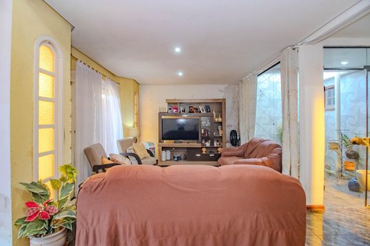 Sala de casa à venda com 3 quartos, 150m² em Jardim Dona Leopoldina, Porto Alegre