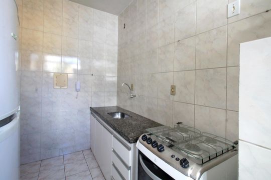 Cozinha de apartamento para alugar com 2 quartos, 50m² em Castelo, Belo Horizonte