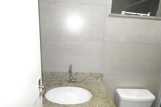 Banheiro Comum de casa para alugar com 2 quartos, 82m² em Guaratiba, Rio de Janeiro