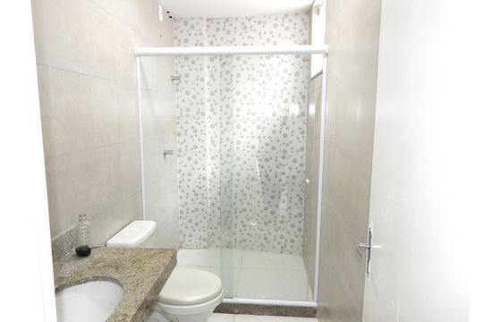 Banheiro da Suíte de casa para alugar com 2 quartos, 82m² em Guaratiba, Rio de Janeiro