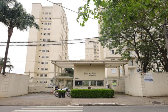 Fachada do condomínio de apartamento para alugar com 2 quartos, 50m² em Jardim Cotinha, São Paulo