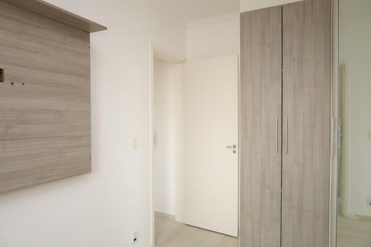 Quarto 2 de apartamento para alugar com 2 quartos, 50m² em Jardim Cotinha, São Paulo