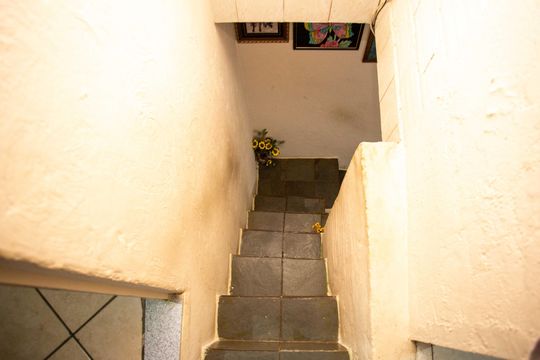 Escada de casa à venda com 2 quartos, 50m² em Nucleo Habitacional Nova Conquista, Diadema