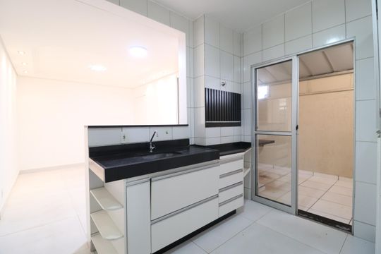 Cozinha de apartamento para alugar com 2 quartos, 54m² em Gávea, Uberlândia