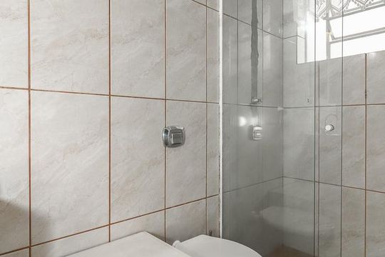 Banheiro de apartamento para alugar com 1 quarto, 48m² em Cristo Redentor, Porto Alegre