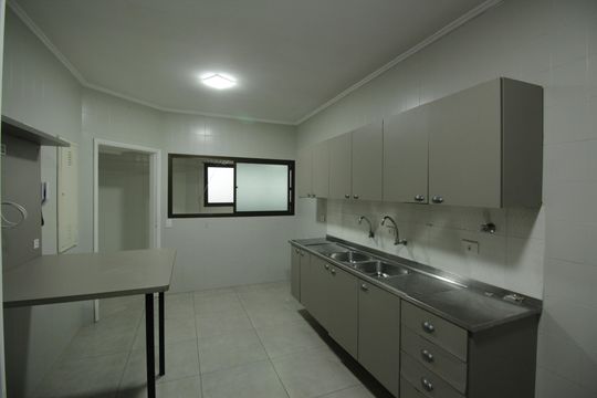 Cozinha e Área de Serviço de apartamento para alugar com 3 quartos, 153m² em Ponta da Praia, Santos