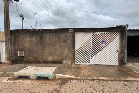 Fachada de casa à venda com 1 quarto, 157m² em Setor Habitacional Arniqueira, Brasília