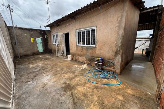 Garagem de casa à venda com 1 quarto, 157m² em Setor Habitacional Arniqueira, Brasília