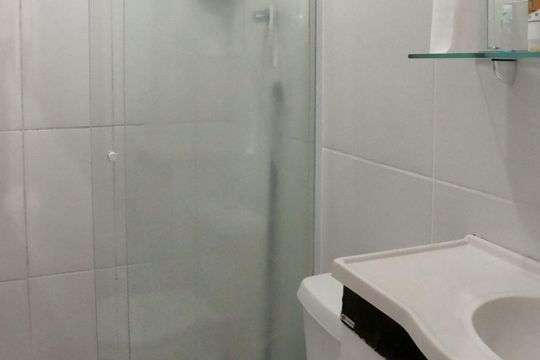 Banheiro de casa para alugar com 1 quarto, 44m² em Jardim Sabara, São Paulo